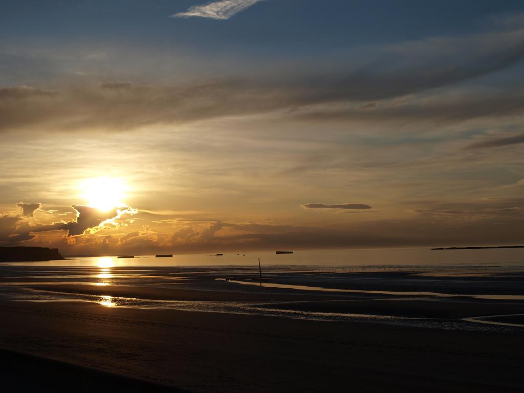 Gites "Bord De Mer" Pmr Ou "Arromanches" 2 Chambres En Front De Mer A Asnelles , 3Km D'Arromanches, 10Km De Bayeux Saint-Côme-de-Fresné المظهر الخارجي الصورة